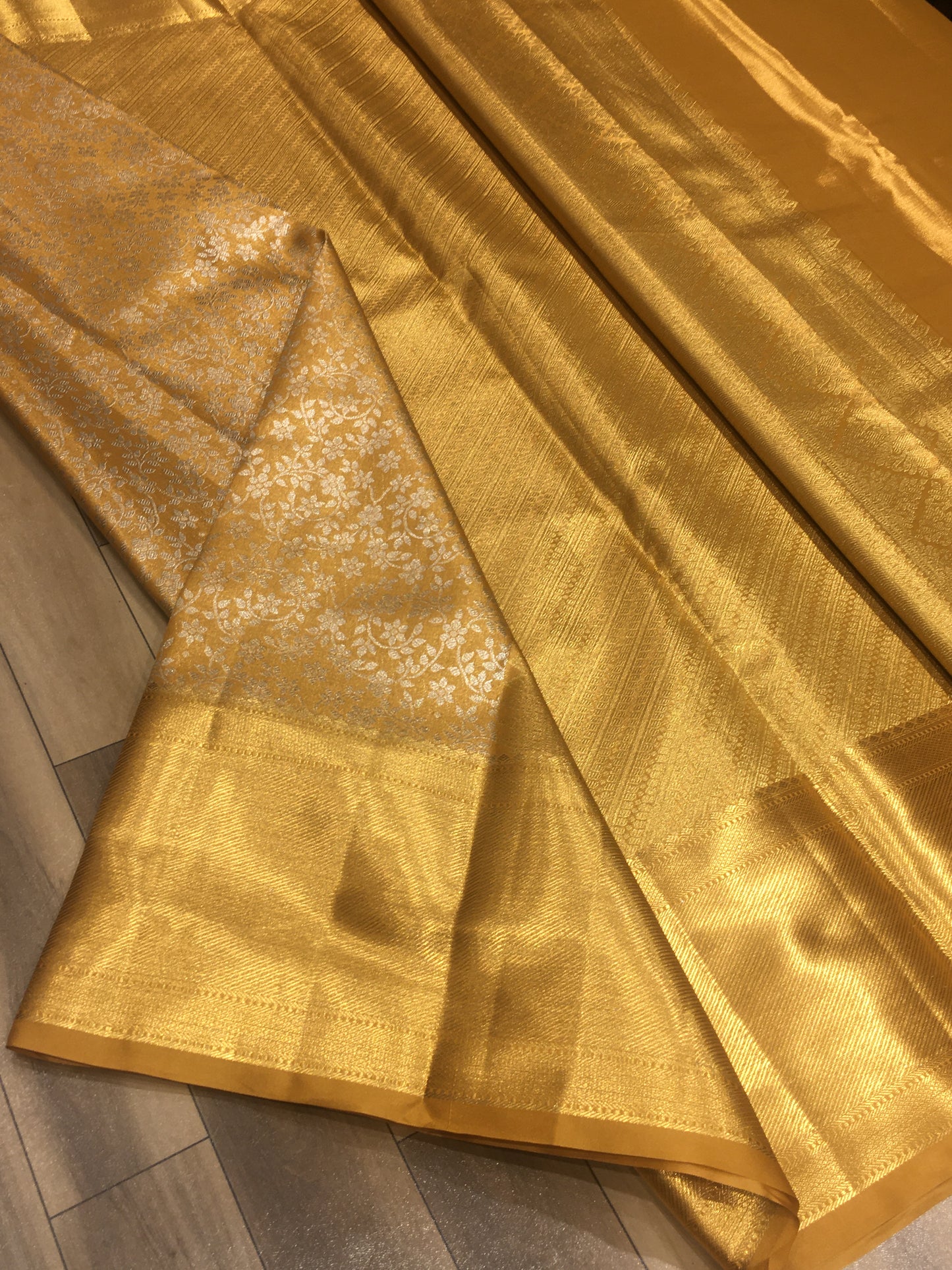 Semi Kanchipuram Tissue Saree