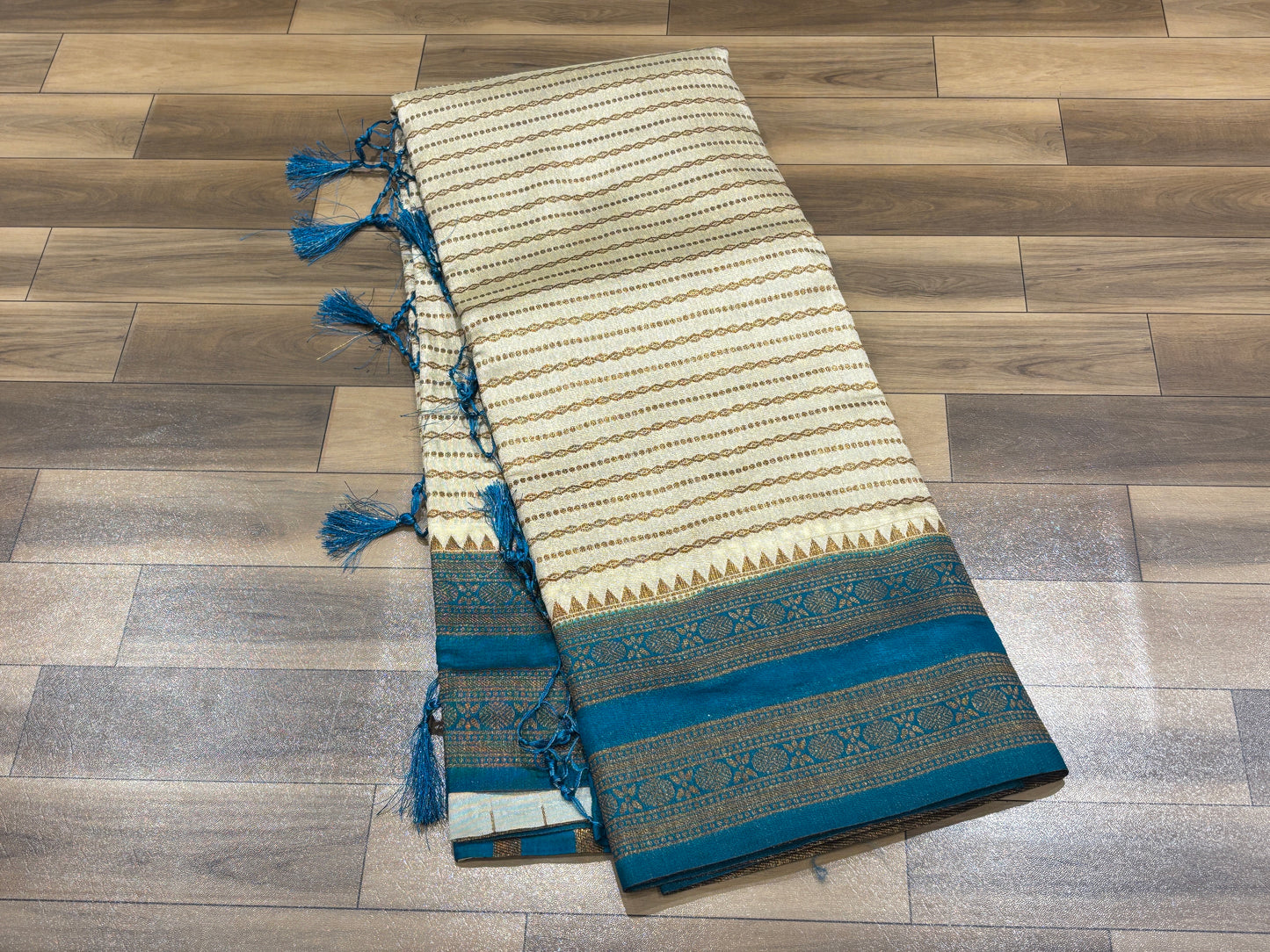 Dola saree