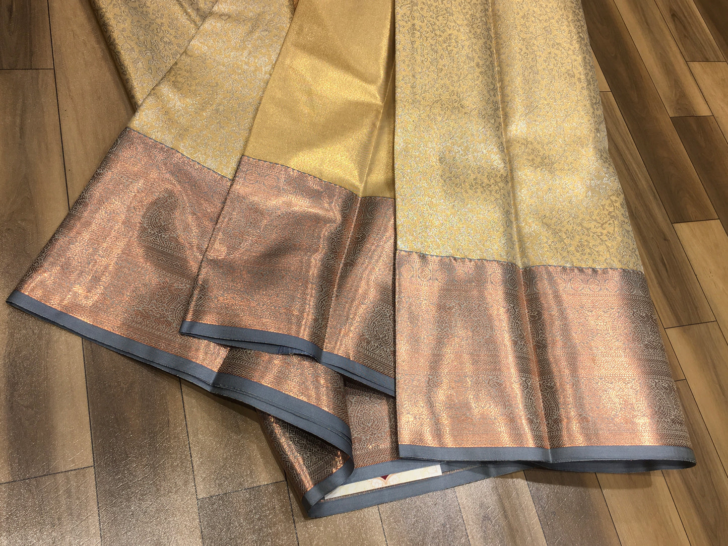 Semi Kanchipuram Tissue Saree