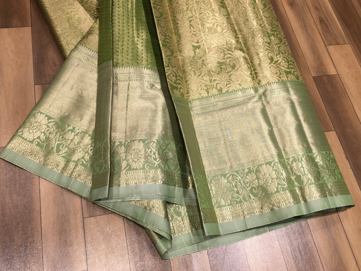 Semi Kanchipuram Tissue Saree