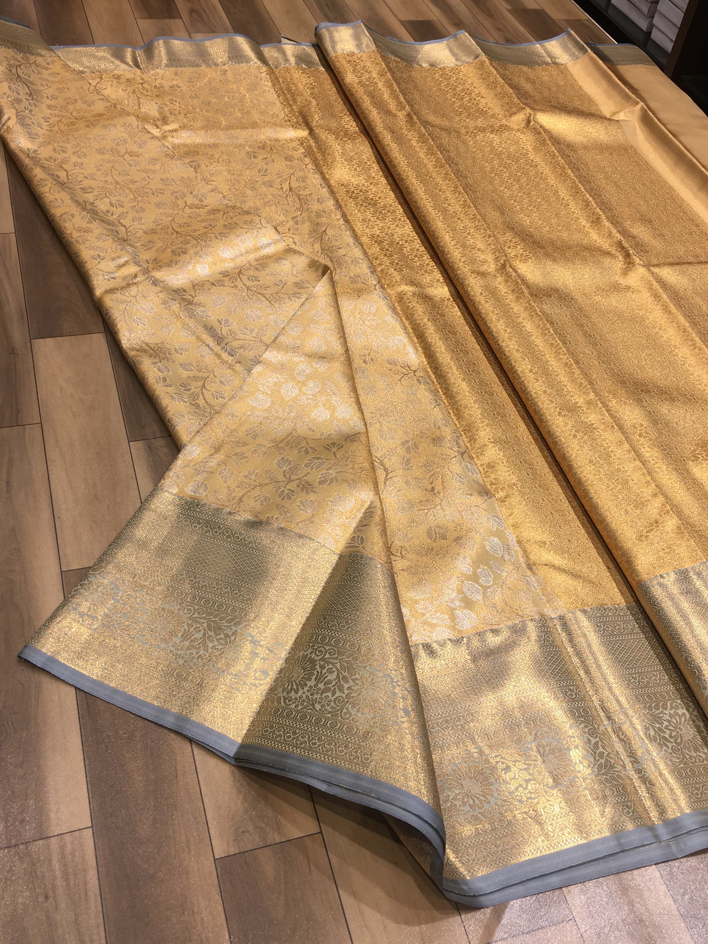 Semi Kanchipuram Tissue Saree