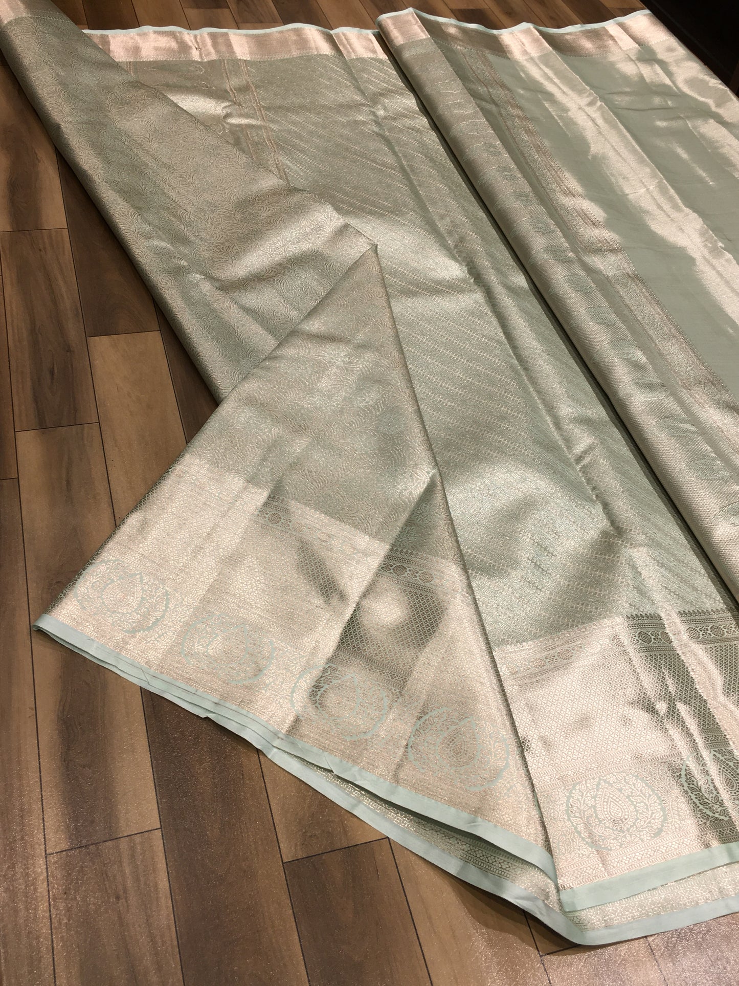 Semi Kanchipuram Tissue Saree