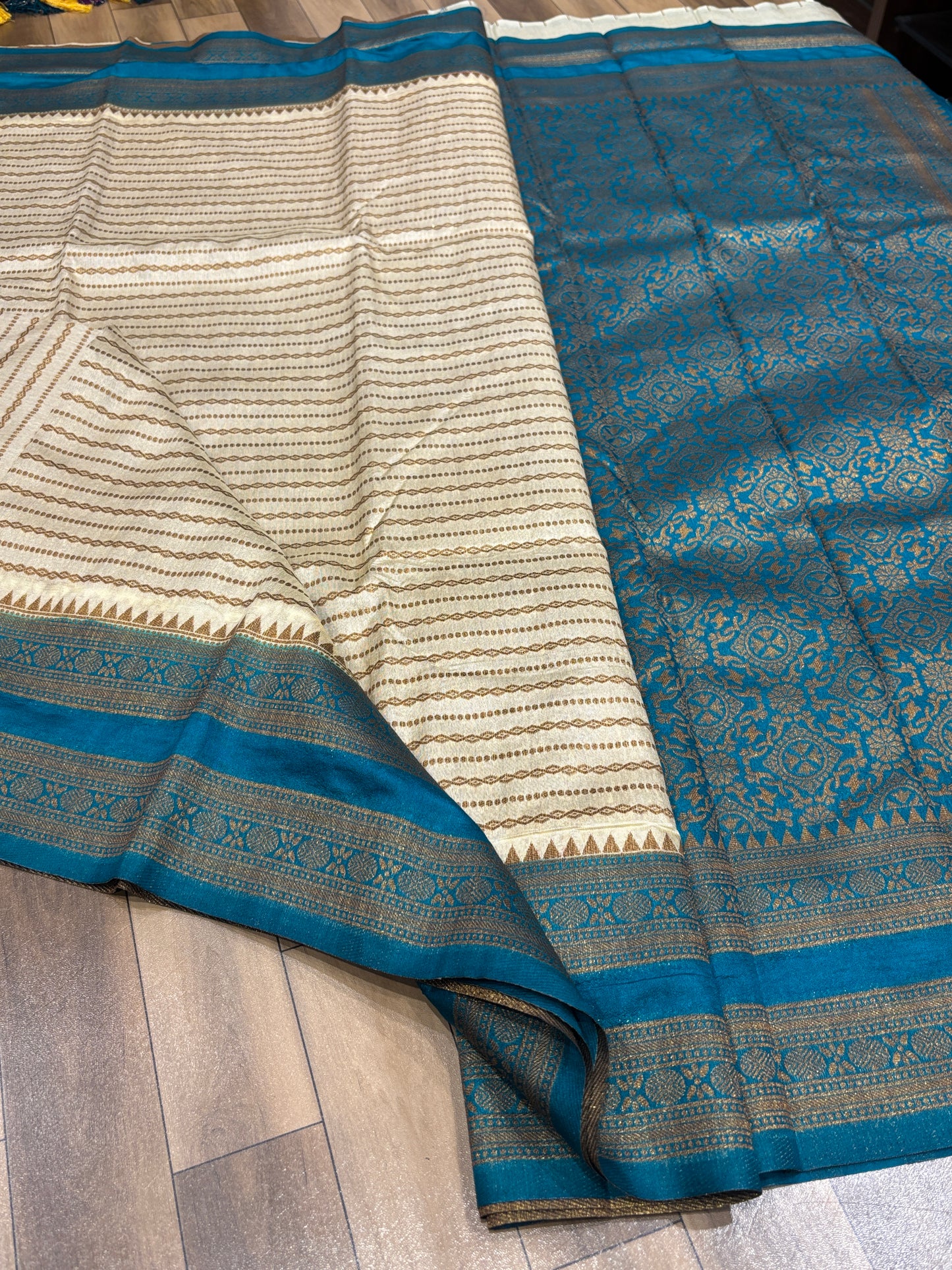 Dola saree