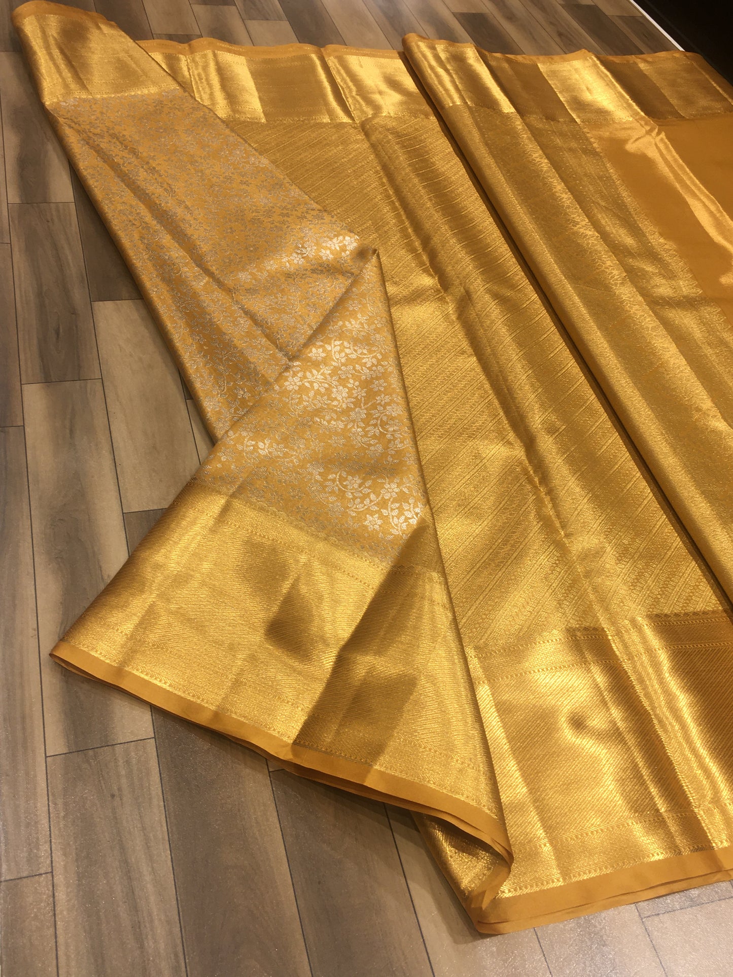 Semi Kanchipuram Tissue Saree